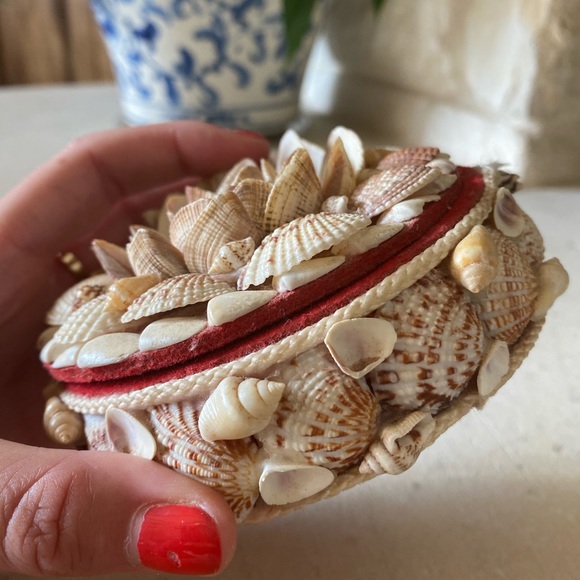 Vintage Shell Jewelry Box - Picture 3 of 6